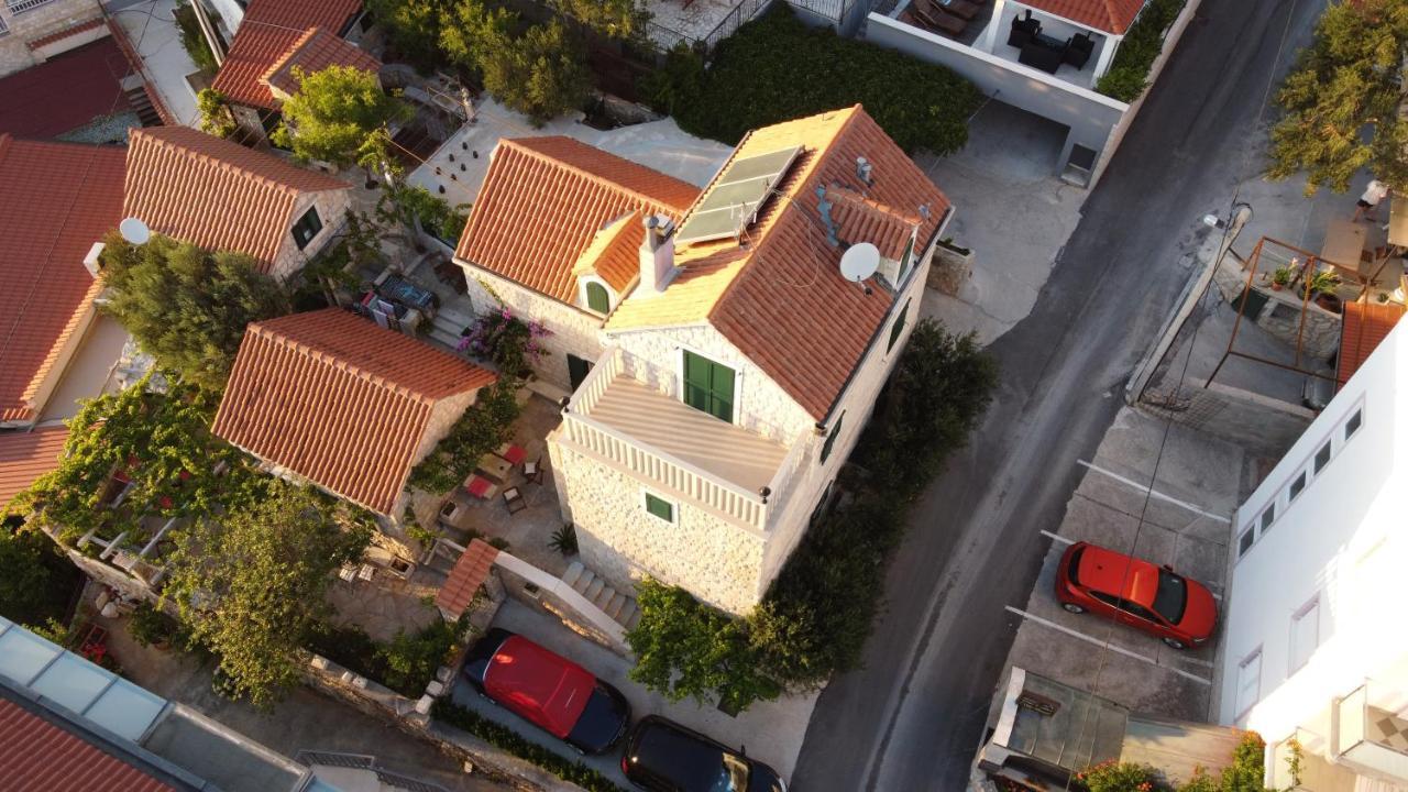 Apartments Larsen Омиш Экстерьер фото