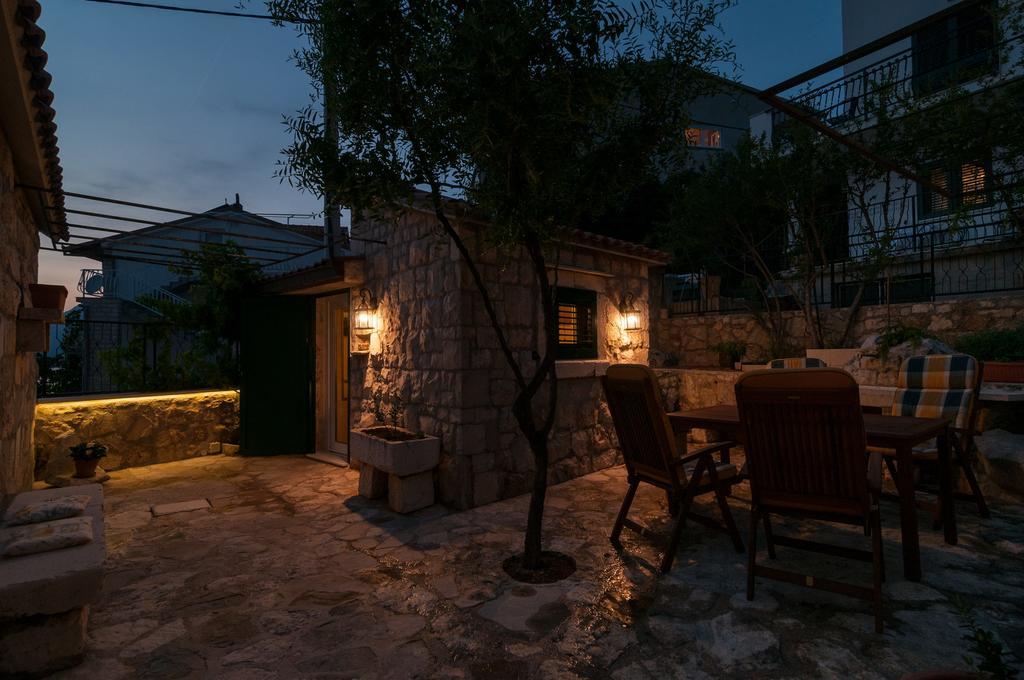 Apartments Larsen Омиш Экстерьер фото