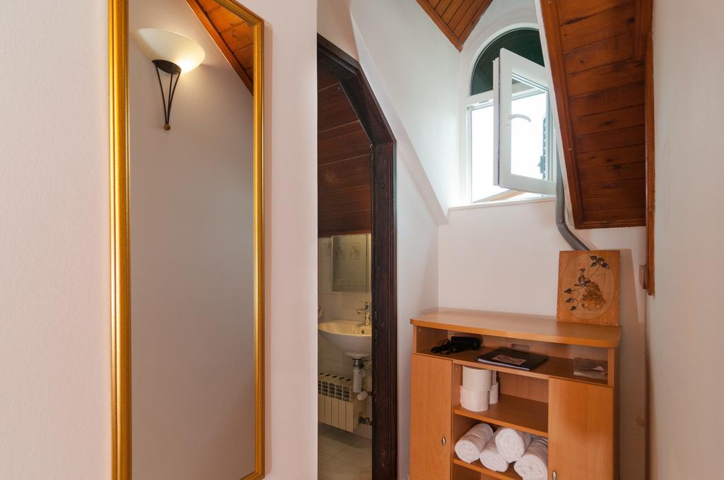 Apartments Larsen Омиш Экстерьер фото
